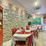 호텔 Hotel Trogir 트로기르