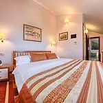 Hotel Trogir 호텔