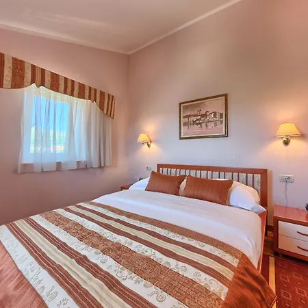 Hotel Trogir 3* Τρογκίρ