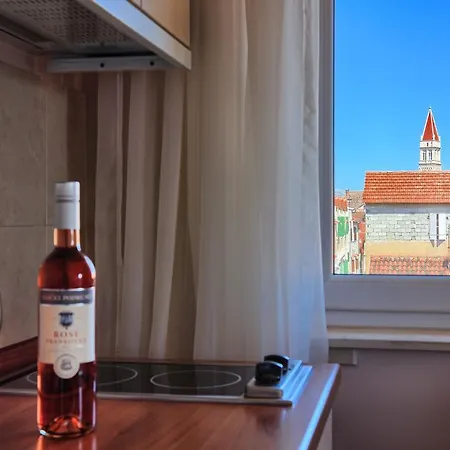 Hotel Trogir Ξενοδοχείο Τρογκίρ