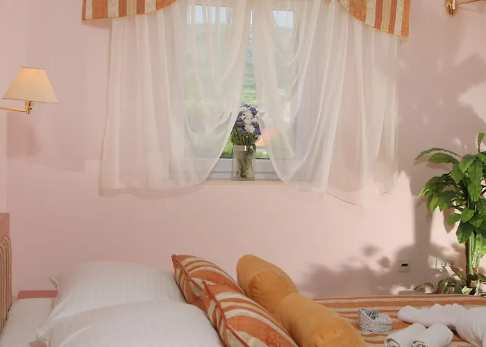 Hotel Trogir Ξενοδοχείο Τρογκίρ