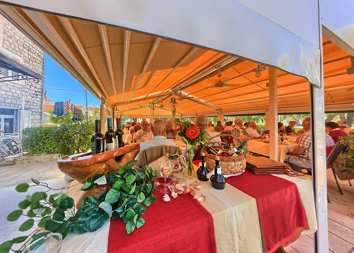 Hotel Trogir Ξενοδοχείο Τρογκίρ