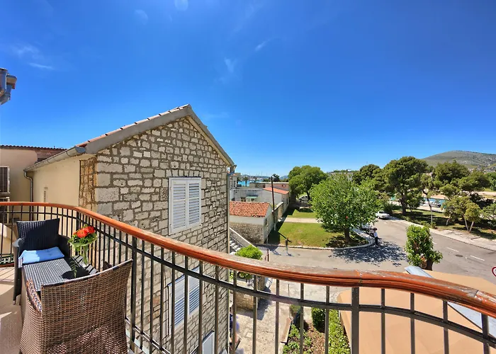 Hotel Trogir Ξενοδοχείο Τρογκίρ