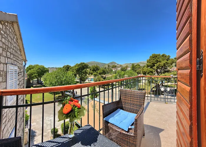 Hotel Trogir Ξενοδοχείο Τρογκίρ