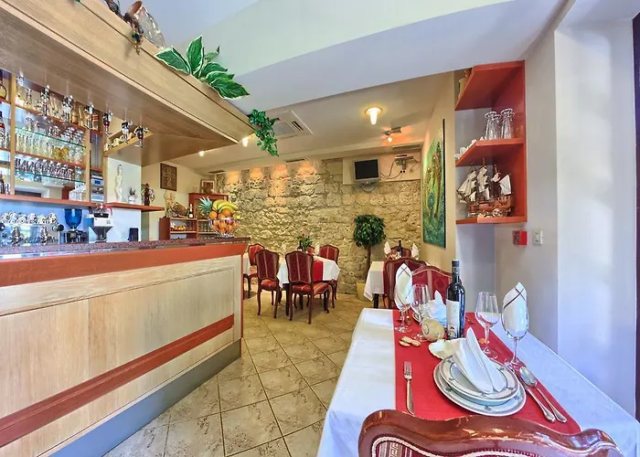 Hotel Trogir Ξενοδοχείο Τρογκίρ