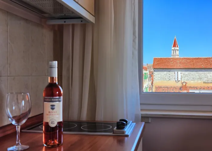 Hotel Trogir Ξενοδοχείο Τρογκίρ