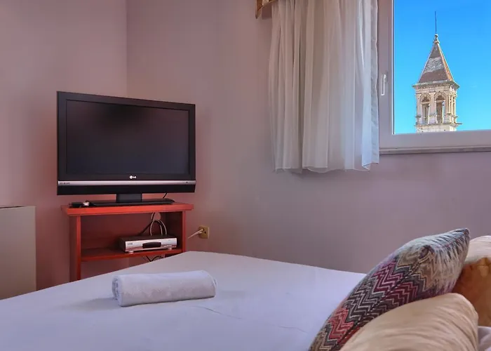 Hotel Trogir Ξενοδοχείο Τρογκίρ