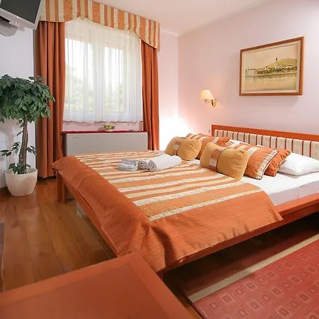 Hotel Trogir Hotel Traù