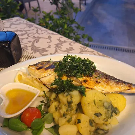 Hotel Trogir טרוגיר