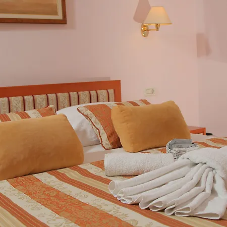 Hotel Trogir מלון