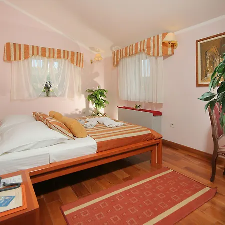 Hotel Trogir 3*