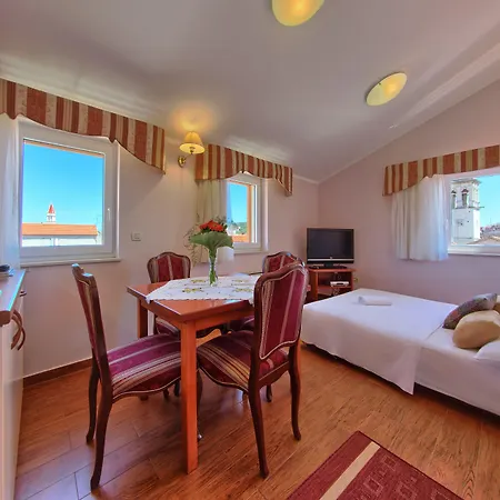 Hotel Trogir טרוגיר