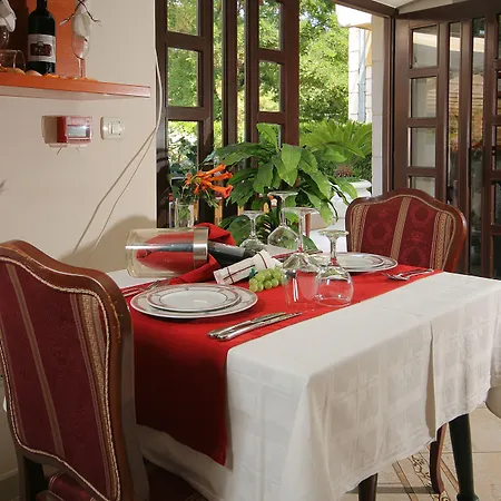 מלון Hotel Trogir 3*