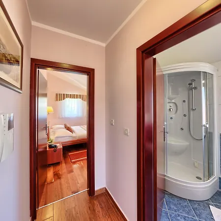 Hotel Trogir טרוגיר