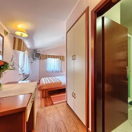 מלון Hotel Trogir