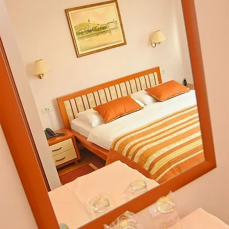 Hotel Trogir 3* Traù