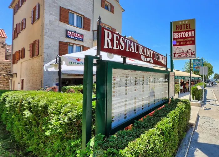 Hotel Trogir فندق