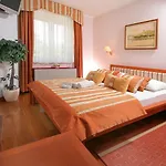 Hotel Trogir Ξενοδοχείο Τρογκίρ