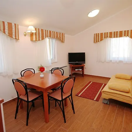 Hotel Trogir 3* Traù